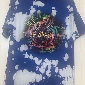 Def Leppard Blue and White Graphic T-Shirt - Medium